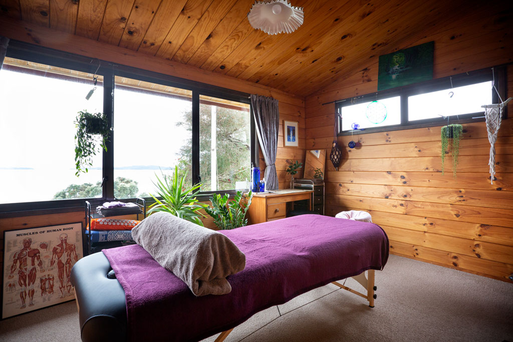 I recommend regular Shiatsu treatment in the early stage to help bring out and maintain spontaneous healing.